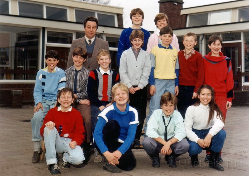 Schoolfoto Tasveld klas 6 1984 - 1985.jpg